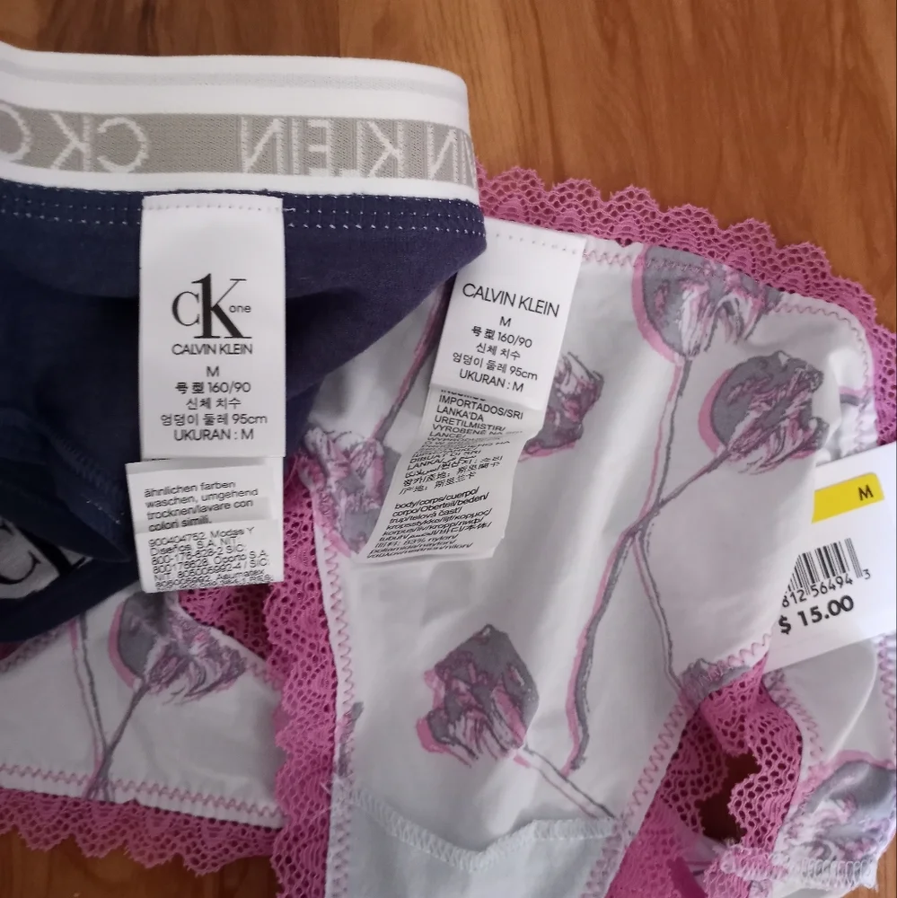 Calvin Klein Medium Thongs Bundle - Picture 7 of 9